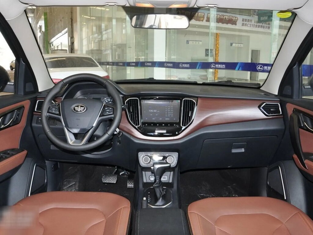 Faw Senia R7 интерьер